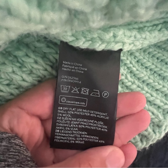H&M Green Knit Sweater - Picture 5 of 9